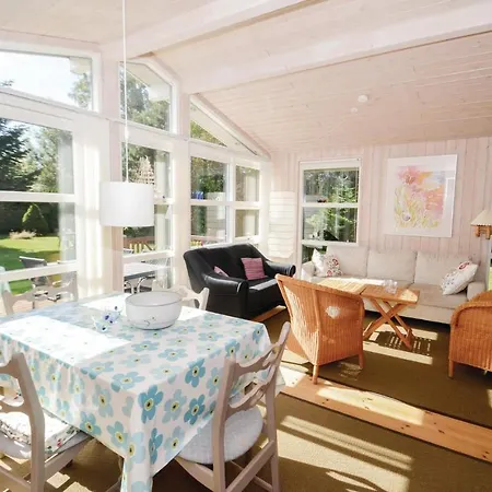 Hébergement de vacances Three-bedroom Holiday In Gedser